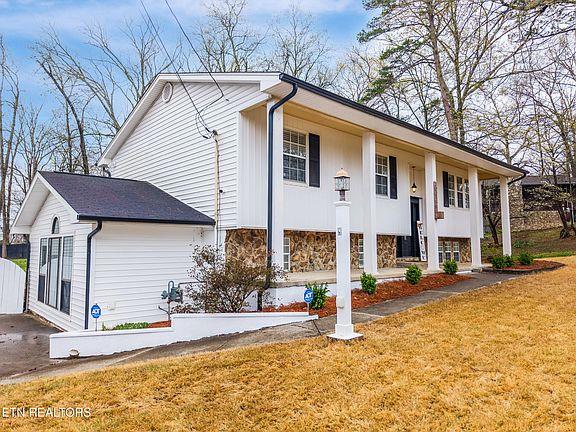 2nd image of 10012 Bluegrass Rd