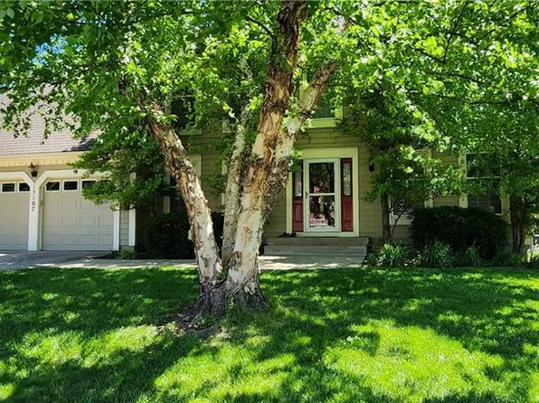 15107 Beverly St, Overland Park, KS 66223