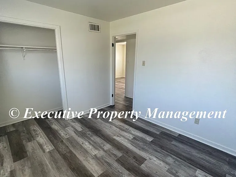 105 E Avenue B — Photo 9