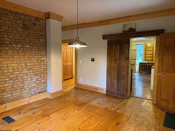 4th image of 320 Tunnelton St