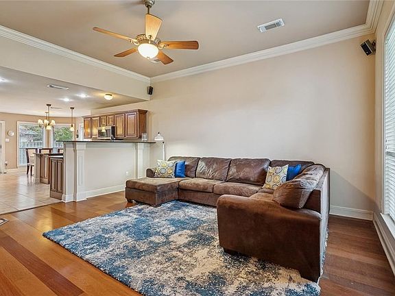 3rd image of 70319 10th St