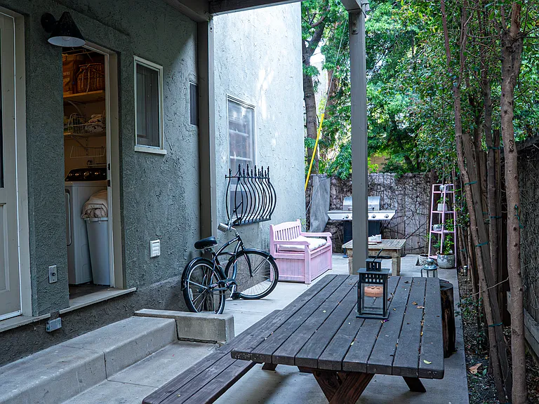 219 Redondo Ave #C — Photo 21