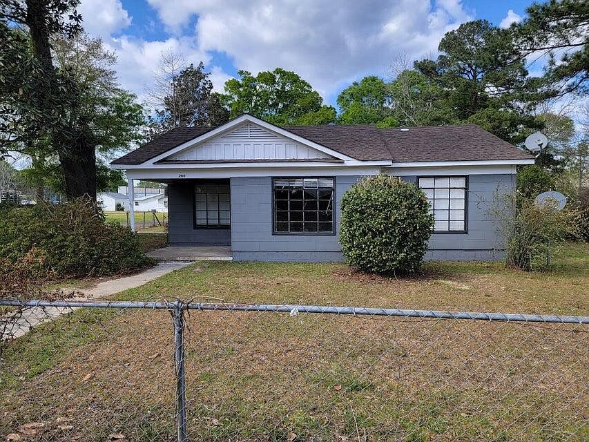 1st image of 200 Gum Ave