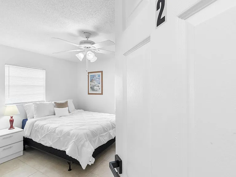 Furnished room with full bed, closet & natural light Sanford, FL