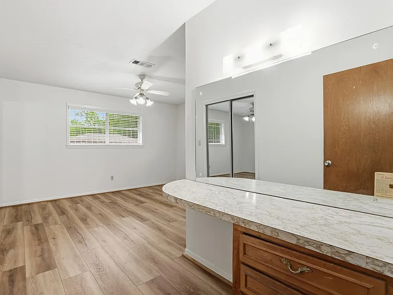 10240 Post Oak Dr — Photo 33