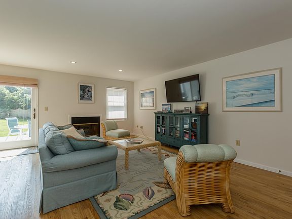 5th image of 44 Brittany Ln
