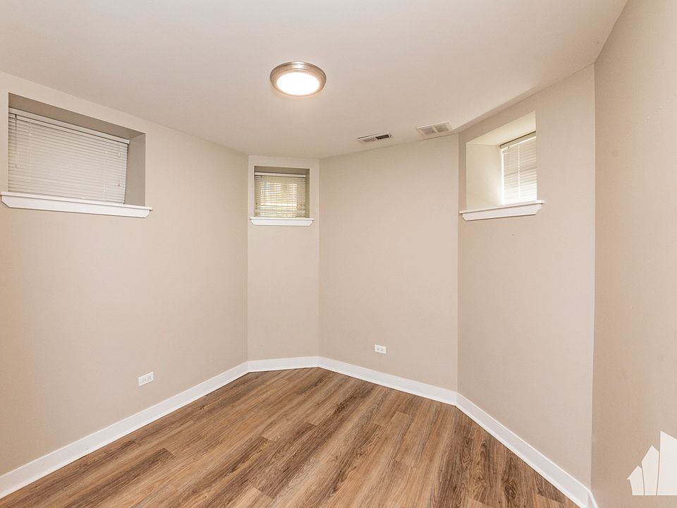 1st image of 1911 N Lincoln Ave #201