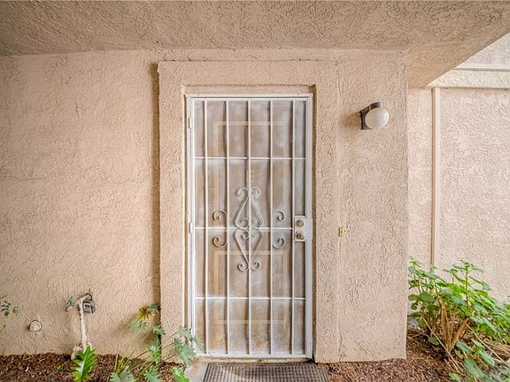 4th image of 420 Golden Springs Dr Unit E
