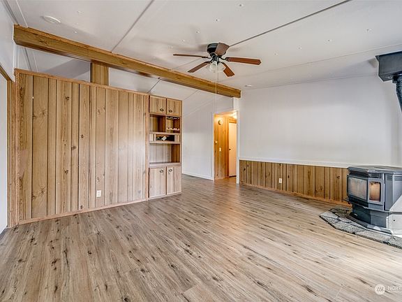 2nd image of 40 E Hickory Court