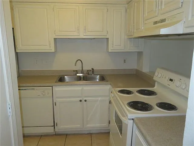 2 bed, 1.5 bath, 1056 sqft, $1,200 — Photo 4