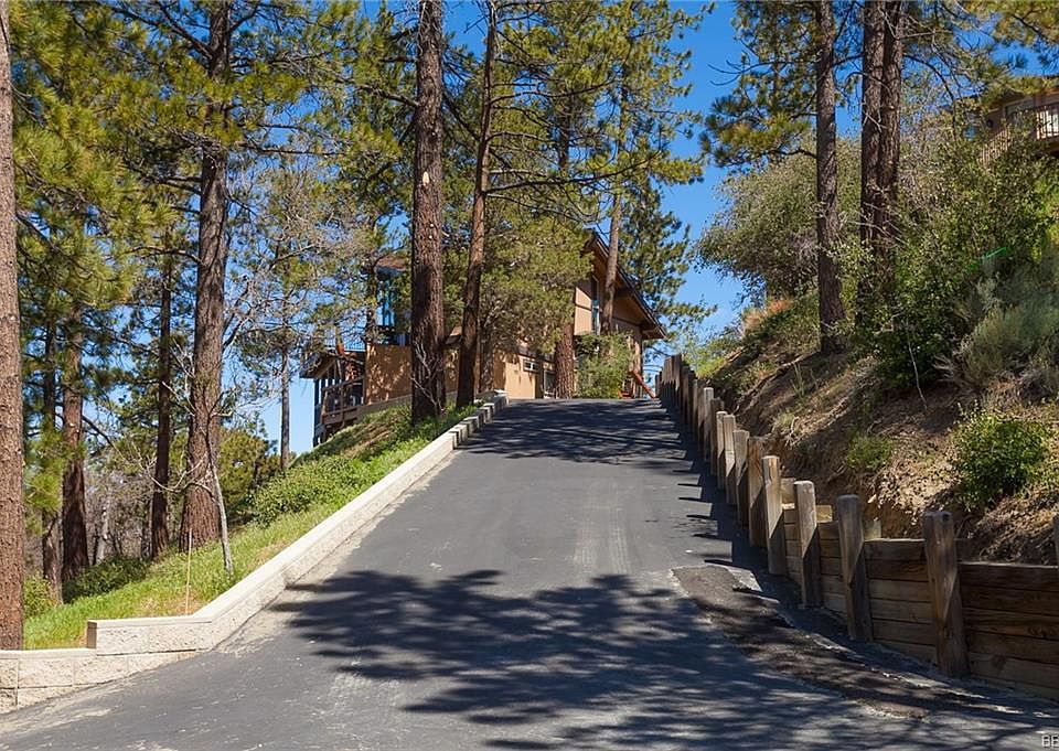 1st image of 995 Alpine Way