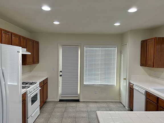4th image of 71552 Sunnyvale Dr