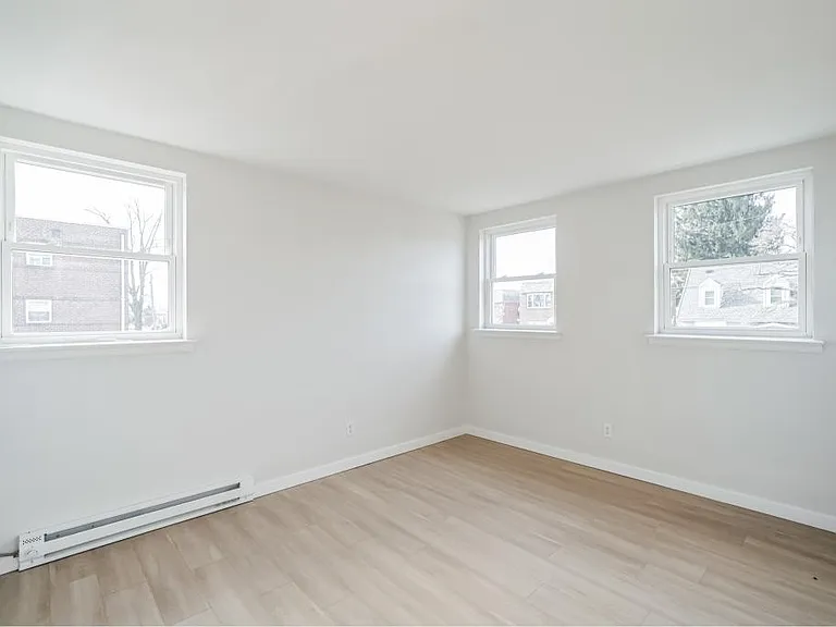 Summerdale Flats — Photo 11