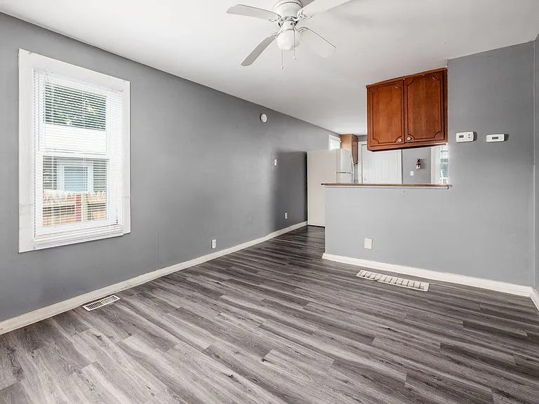54-56 Benfield Ave — Photo 10