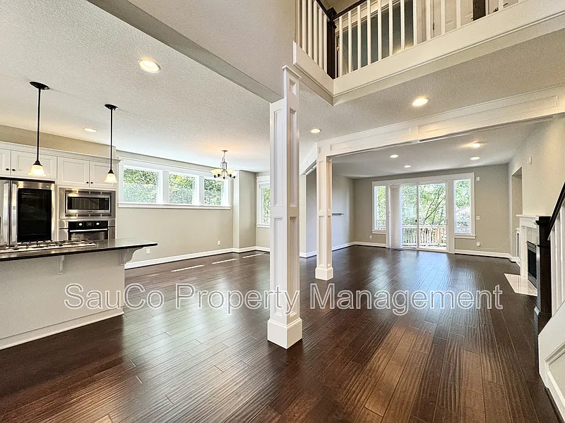 4 bed, 3.5 bath, 3286 sqft, $4,150 — Photo 2