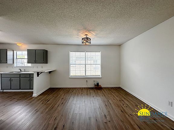 5th image of 1132 Sweetbriar Sta