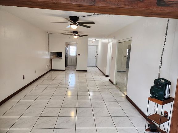 4th image of 270 NE 191st St #1