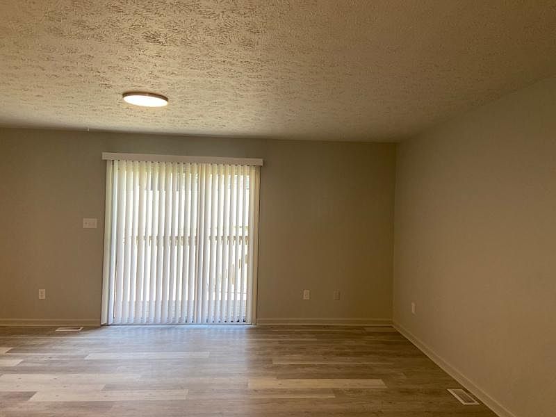 1st image of 655 Warren Ct