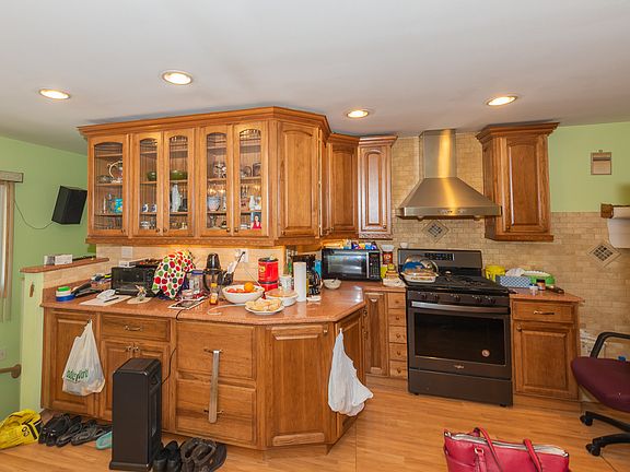 5th image of 2111 N 75th Ct