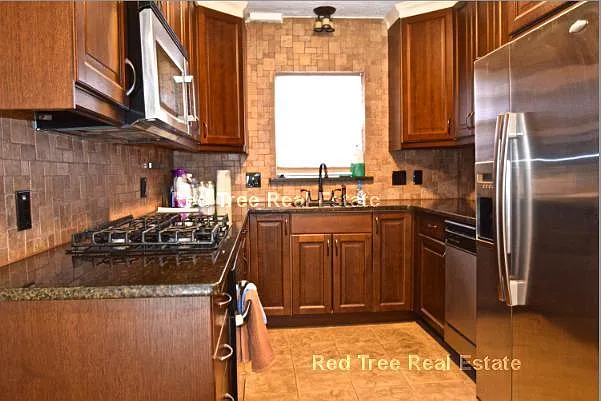 35 Lake Shore Ct #1