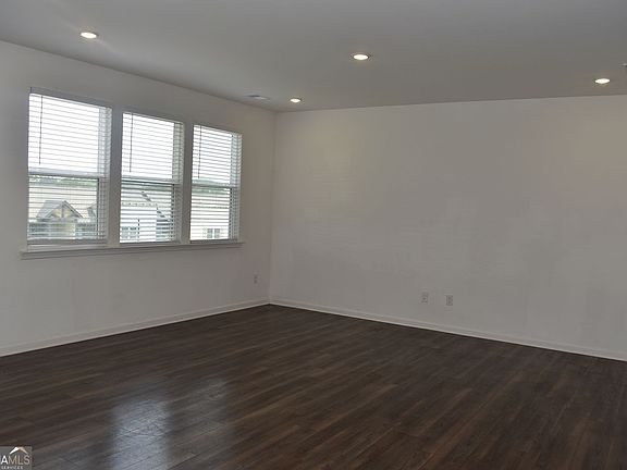 3rd image of 190 Mission Blvd