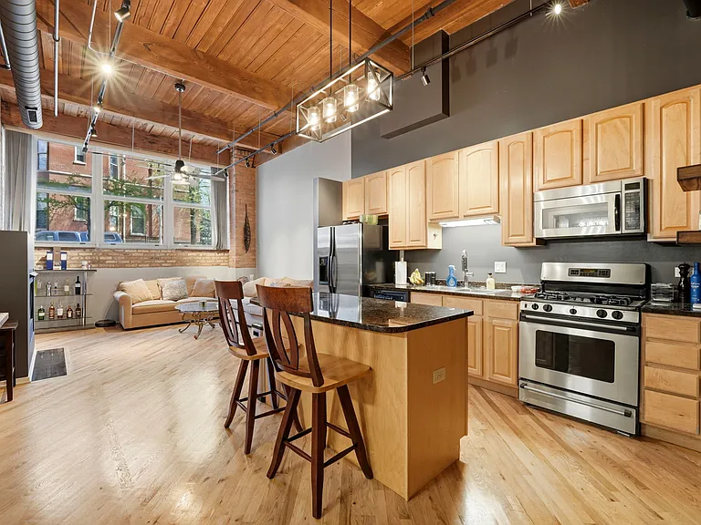 1500 W Monroe St #124 — Photo 2