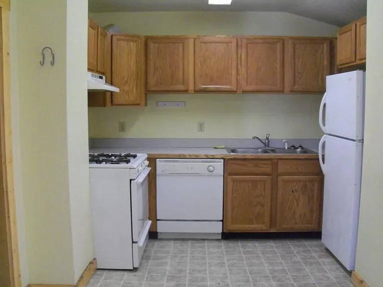 623 N Wisconsin St #B — Photo 3