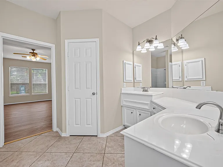 1807 Katlyn Ln — Photo 29