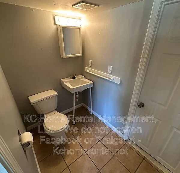 7227 Gilmore Ave — Photo 21