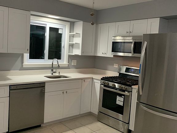 3rd image of 8824 Cherry Ave #1