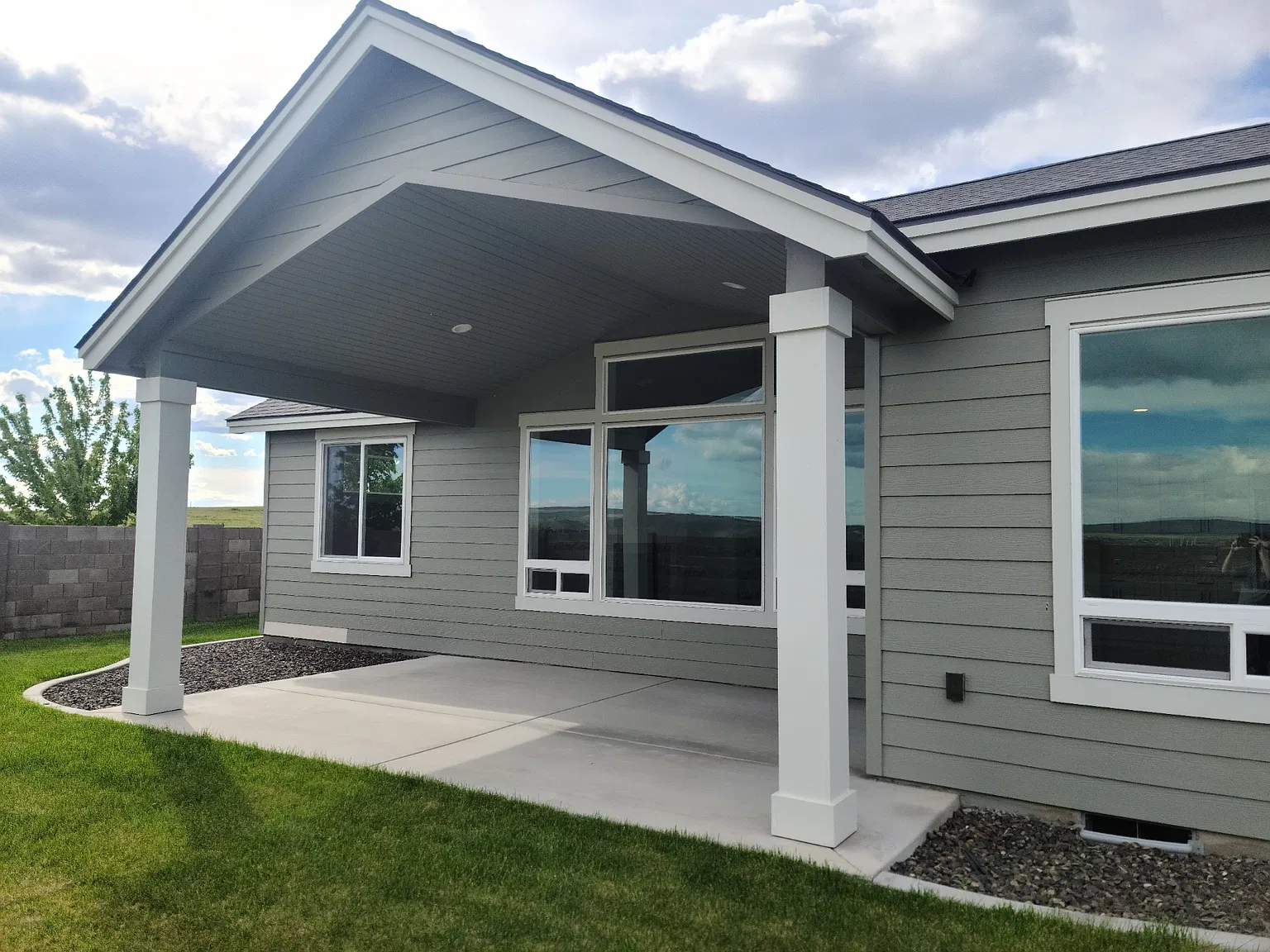4 bed, 2411 sqft, $3,850 — Photo 4