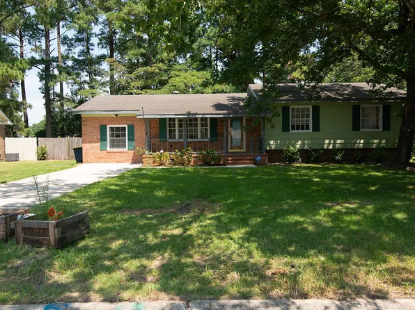 124 Carolina Cir, Jacksonville, NC 28546