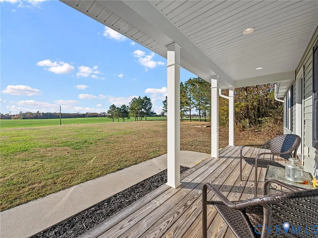 3 bed, 2.0 bath, 1352 sqft, $1,950 — Photo 3