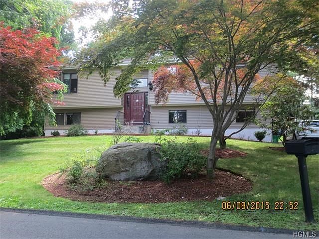 2nd image of 15 E Stemmer Ln