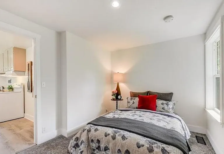 921 Highland Ave — Photo 4