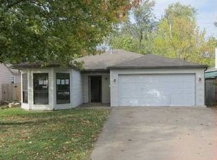 113 E Magnolia St, Rogers, AR 72756