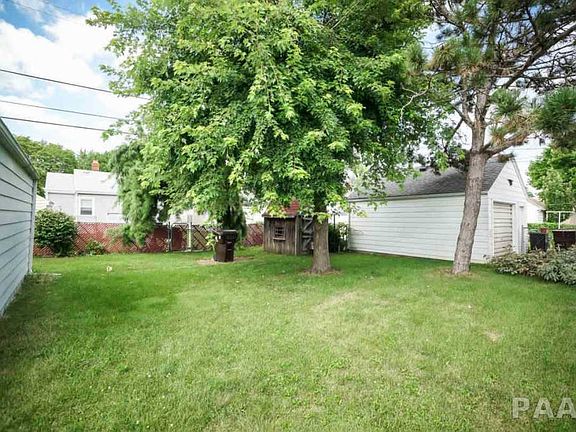 2nd image of 1213 E Fairoaks Ave