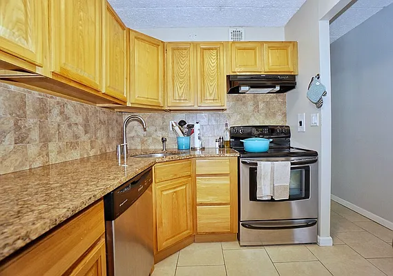 Sold by REMAX Elite | media 7