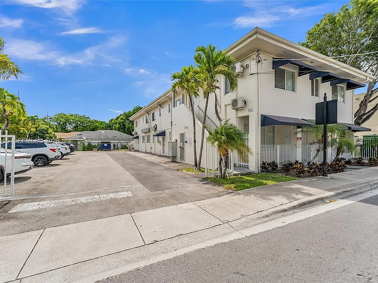 6647 SW 59th Pl #207 — Photo 10
