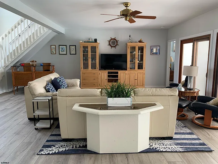540 W Shore Dr — Photo 3