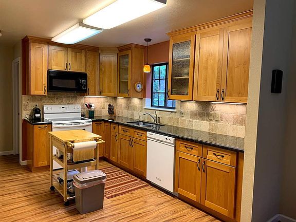 5th image of 2335 Sugar Pine Trl