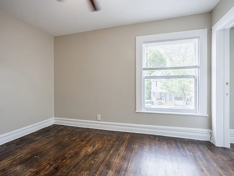 1146 S Plymouth Ave — Photo 23