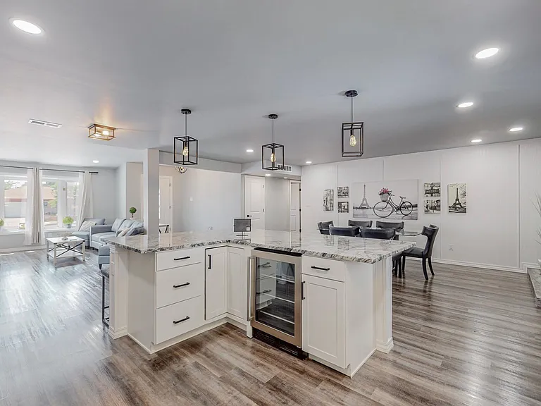 6830 Louisiana Blvd NE — Photo 23