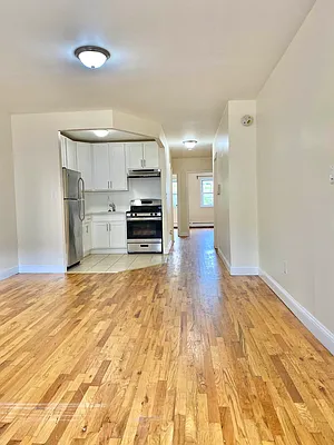 Rented by EXR | media 10