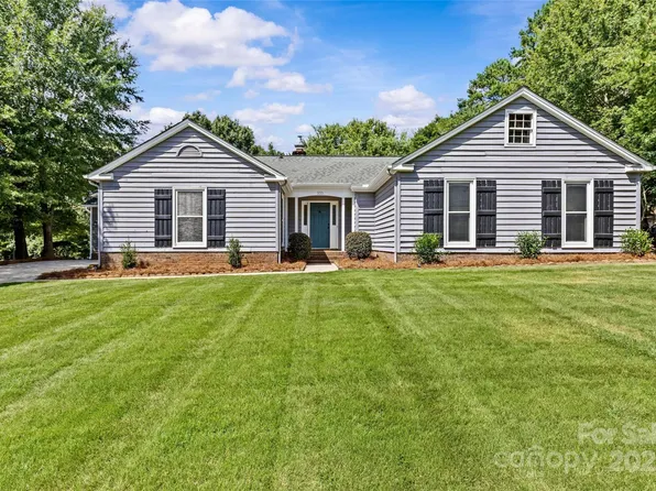 333 Longbridge Dr, Matthews, NC 28105