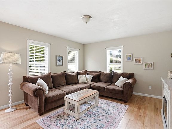 3rd image of 7 Whispering Pines Dr