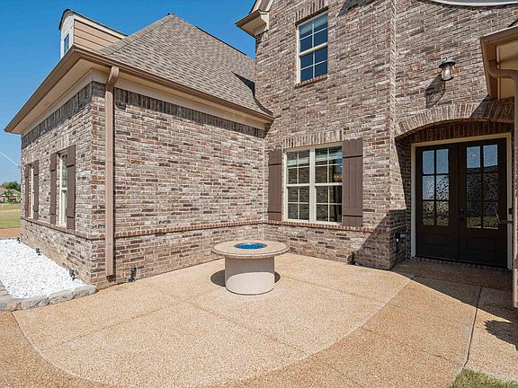 2nd image of 30 Sophie Ln
