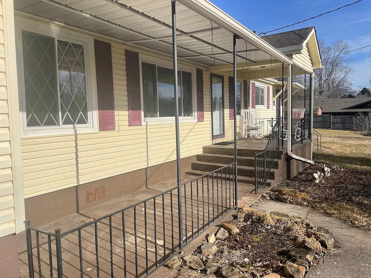 Front Porch with plenty seating area - 2210 Mentor Rd