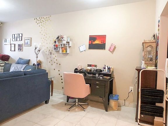 5th image of 2523 36th St APT 1R