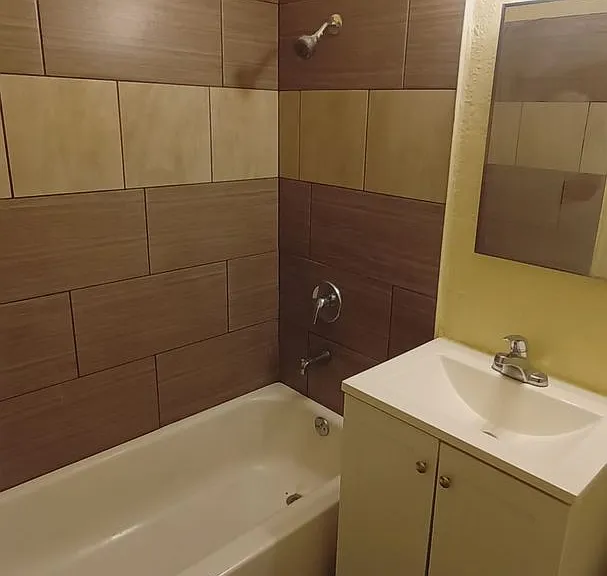 2507 Edison Ave #11 — Photo 16